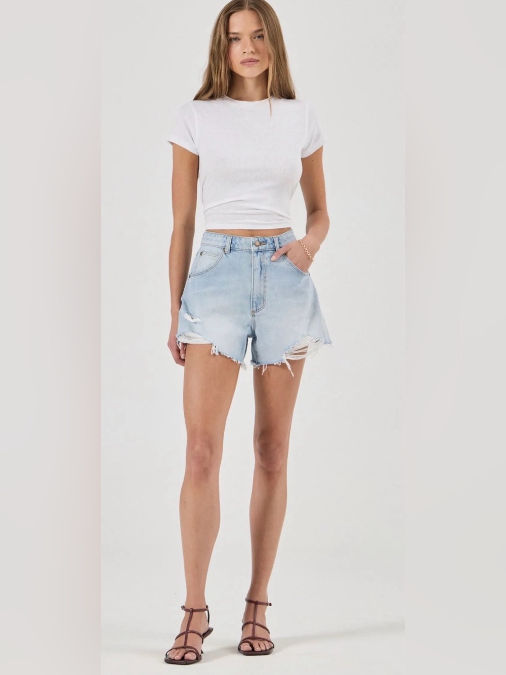 NWOT ROLLAS ‘Mirage’ distressed denim high waisted jean short in ‘Eva Blue’ 24